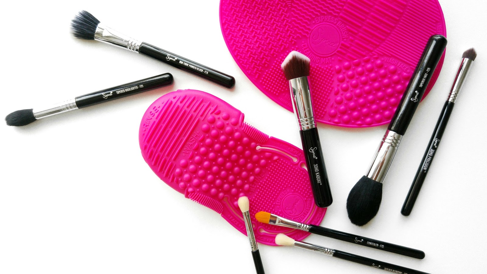 Battle of the Sigma Express Cleaning Glove and Sigma Express Cleaning Mat, Sigma Cleaning Glove, Sigma Cleaning Mat, How To Clean Makeup Brushes, How To Clean Sigma Makeup Brushes