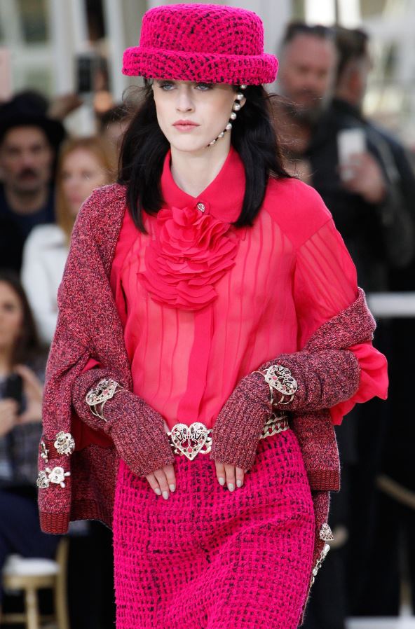 The Mahogany Stylist: Chanel - A Fresh Take on Finger-less Gloves ...