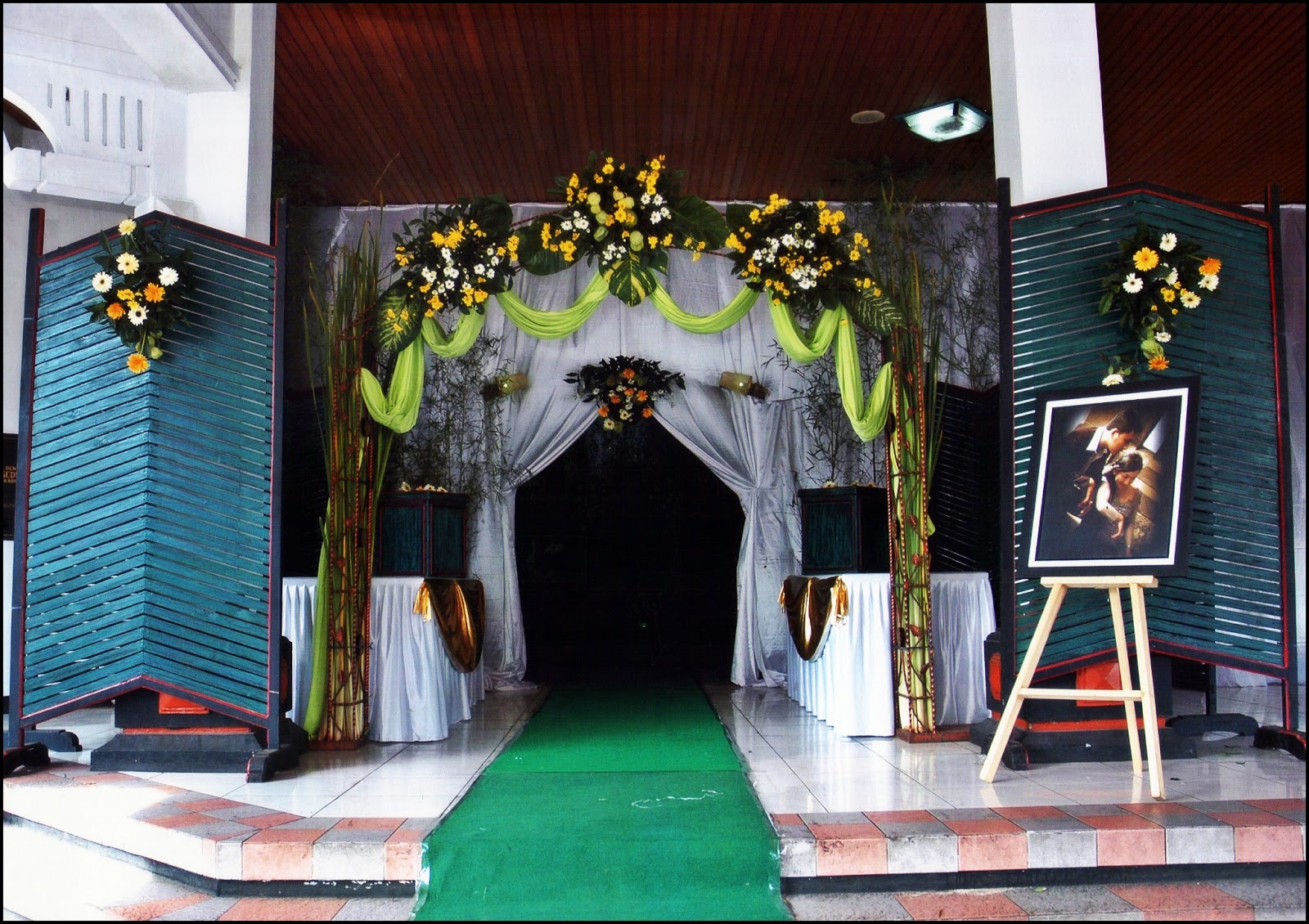 Sanggar Handayani: Dekorasi Pergola dan Pintu Masuk.