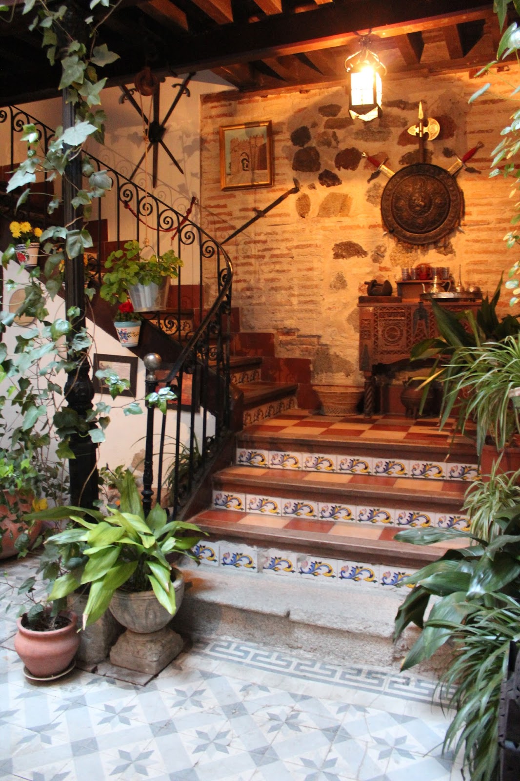 Patios de Toledo Ando y Reando