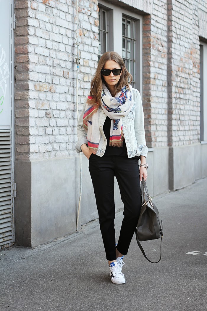 Fashion and style: Printed scarf