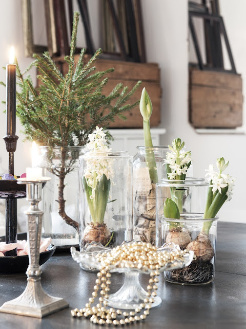 Shabby chic accents in a festive Nordic home