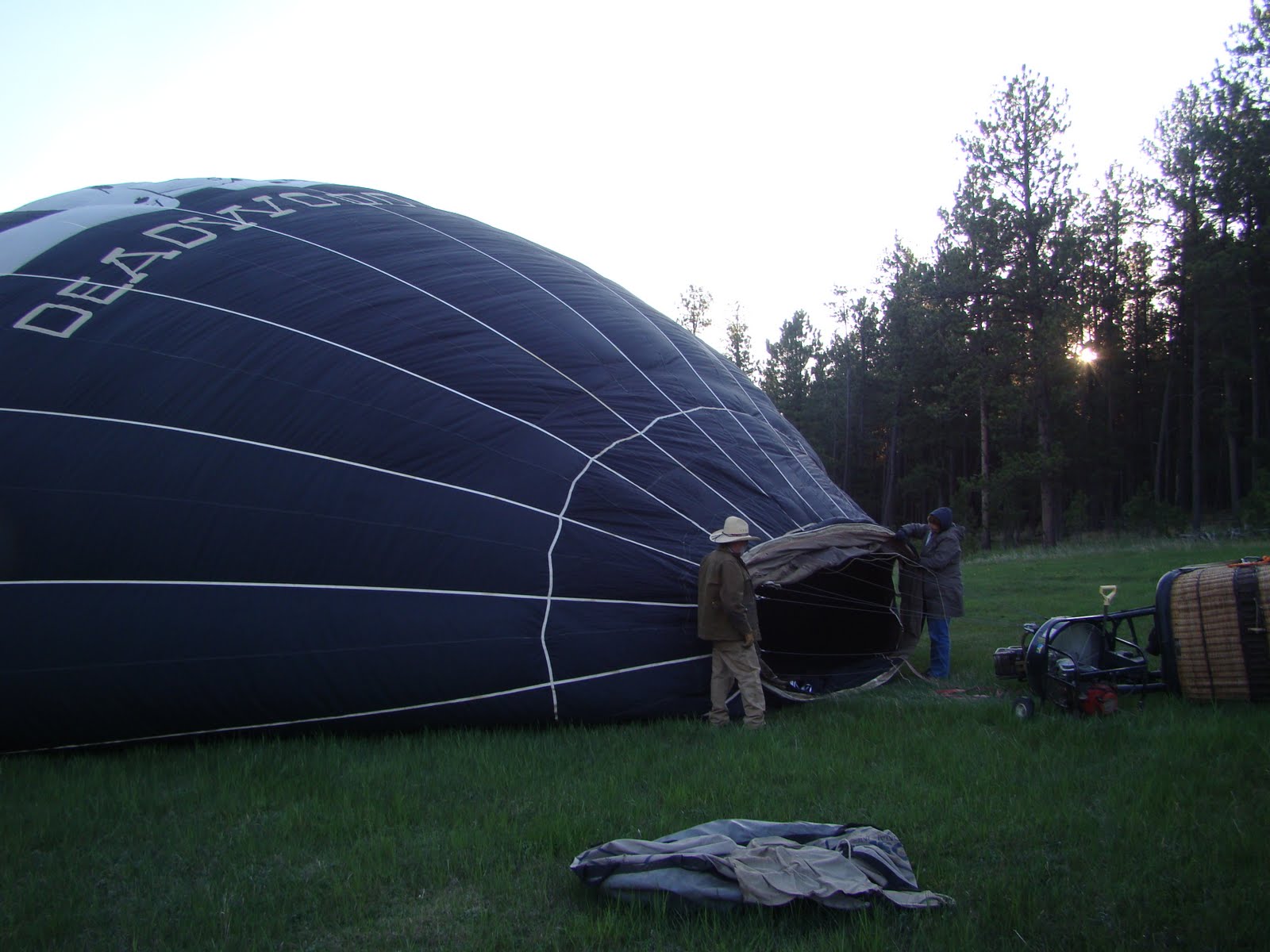 T & T do Yellowstone Hot Air Balloon and Mount Rushmore