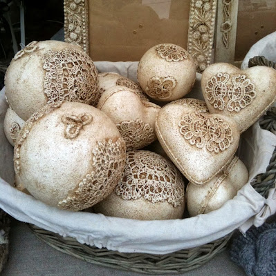 Risultati immagini per palline con vecchi merletti