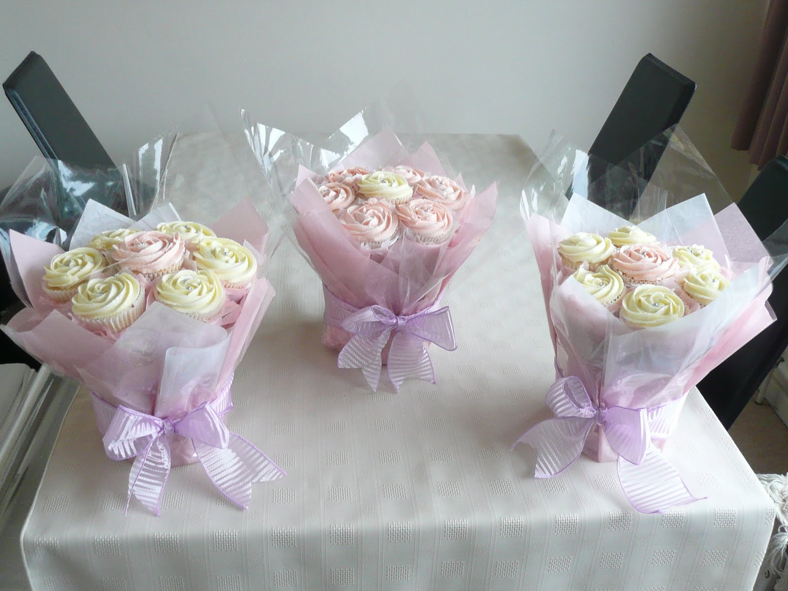 The Cupcake Bride: Bridal Shower Cupcakes