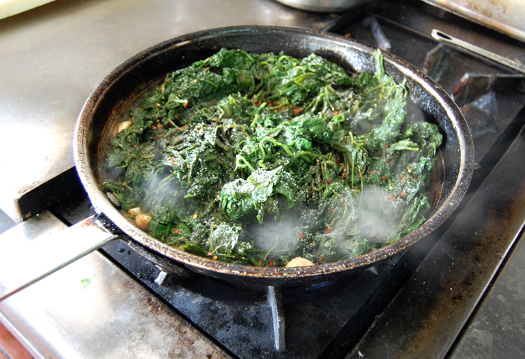 ROSTI TUSCAN KITCHEN: Side Dish: Sauteed Spinach with Garlic