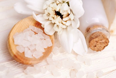Comment utiliser du sel pour lutter contre les boutons et les points noirs Comment utiliser du sel pour lutter contre les boutons et les points noirs