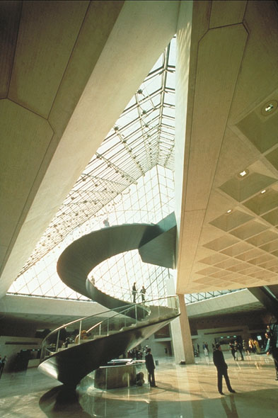 Louvre Museum, Louvre Pyramid, Paris, France (+plan): Most
