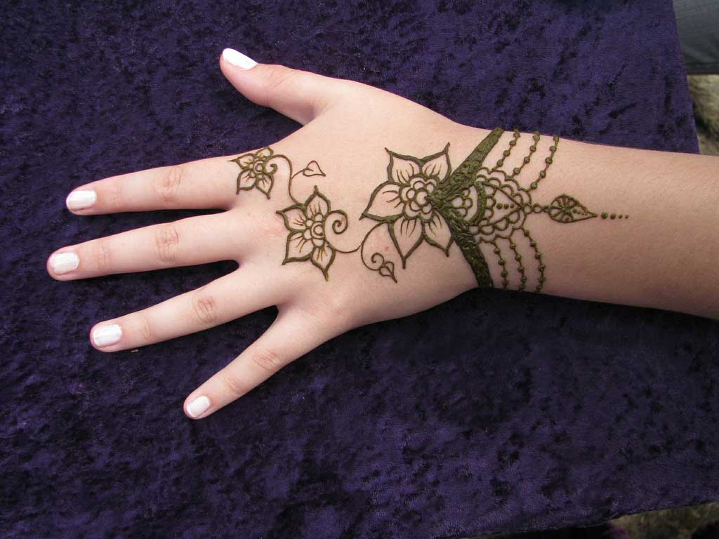 Eid Simple Henna Design For