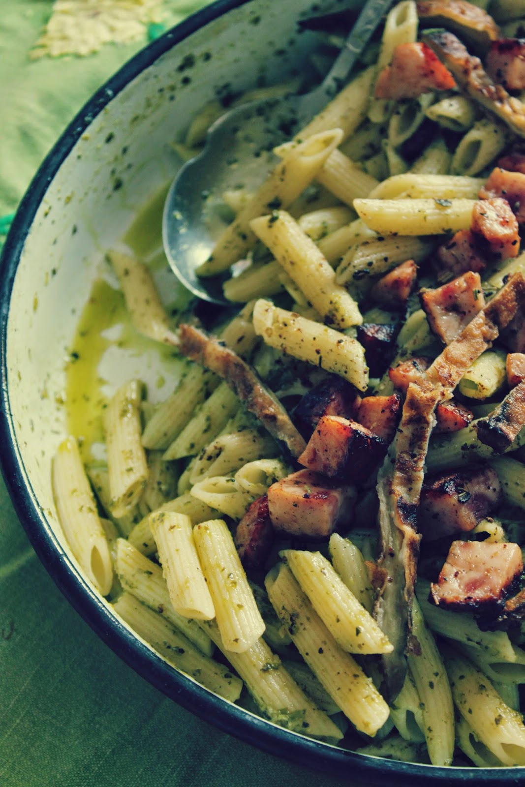the Old Curiosity Shop Penne Pasta with Pesto Sauce, Turkey Ham Cubes