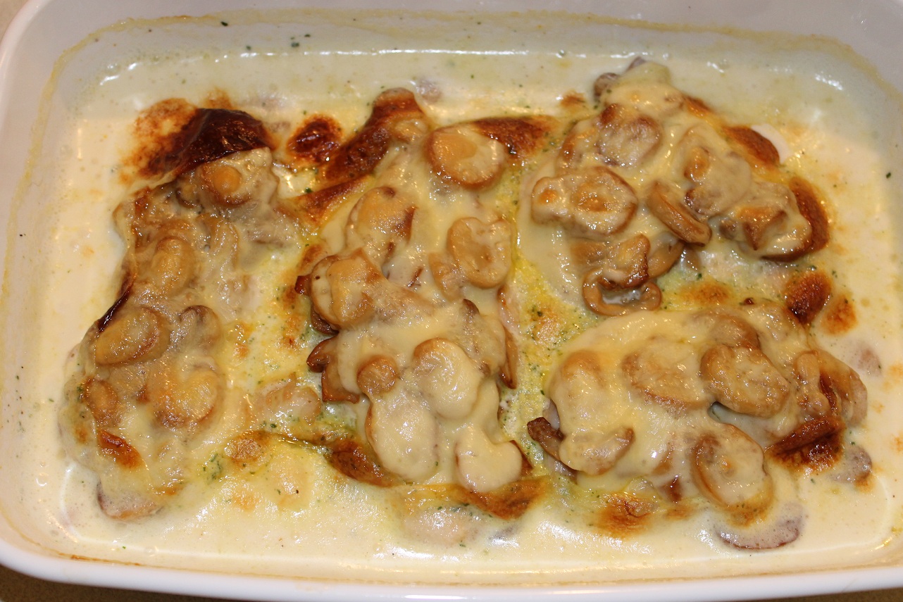 Überbackenes Putenschnitzel mit Champignons und Käse | homemade and ...