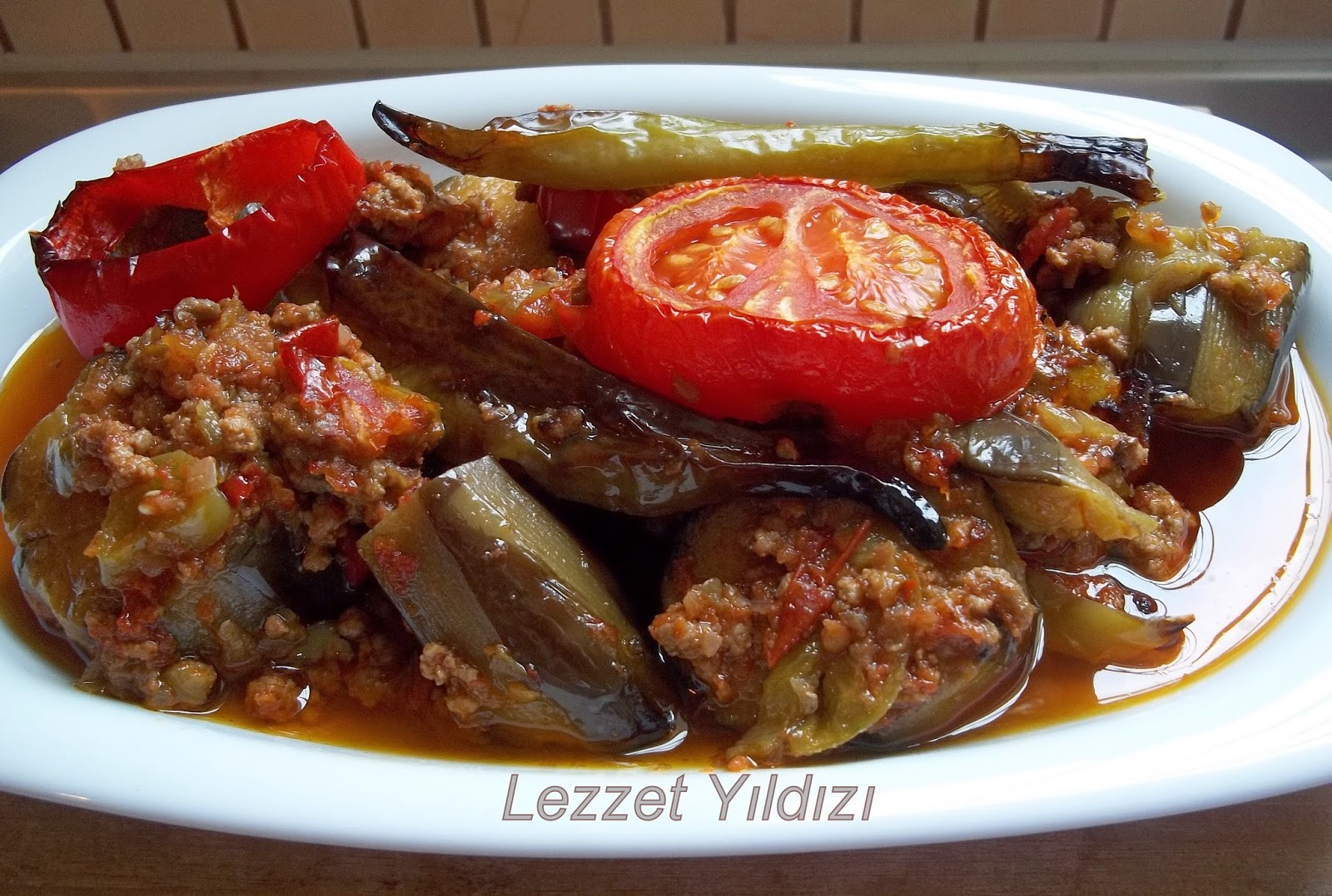 Арабское блюдо фарш с овощами