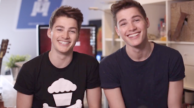 [Image: Harries%2Btwins%2Ball%2Bsmiles.png]