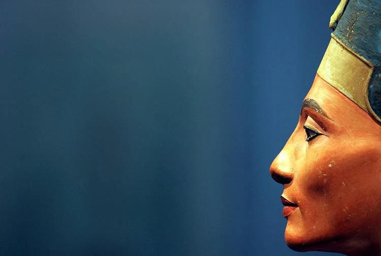 Queen Nefertiti bust | 3400-year-old