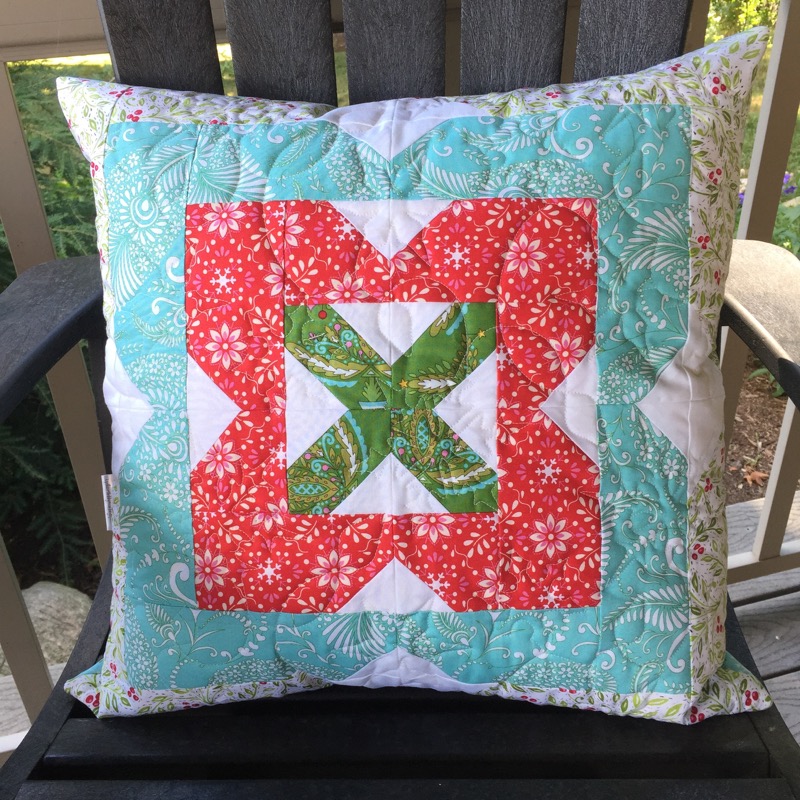 UpStairsHobbyRoom: Merry Mistletoe X Boxed Quilt and a Merry Discount Code