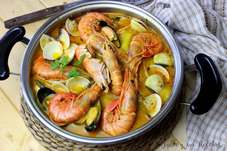 Suquet de merluza y marisco. Julia y sus recetas