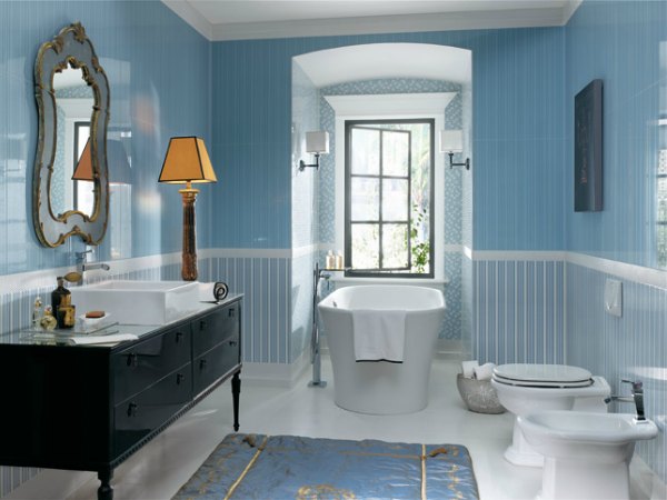 15 ideas originales para decorar paredes de baños decoracion en ... Baños azul con blanco y cenefa