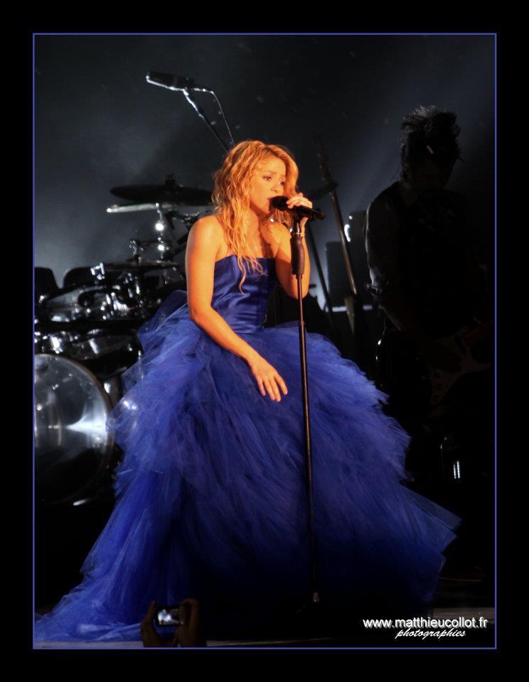 Shakira - myshakiblog: 24 NUEVAS FOTOS HQ: Shakira - Concierto en París