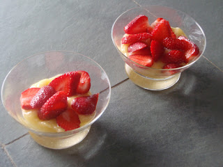 crema de limón con fresas