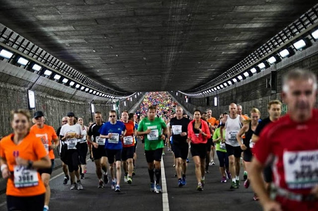 Dam tot Damloop em Amsterdã Dam tot Damloop em Amsterdã