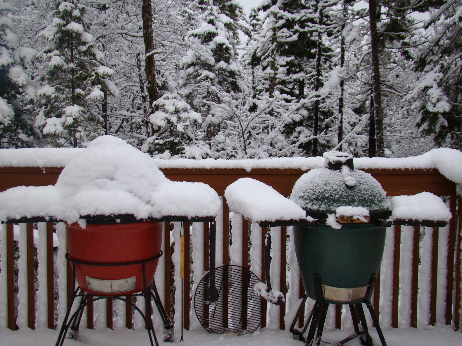 HRM CREATIVE BBQ How to properly unthaw frozen shut ceramic cooker.
