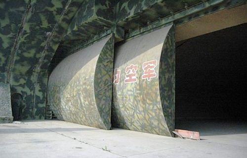 Pintu hangar bawah tanah China