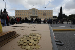 Αλητεία από ΔΝΤ: Θέλουν νέες μειώσεις σε μισθούς, συντάξεις & απολύσεις εδώ και τώρα!