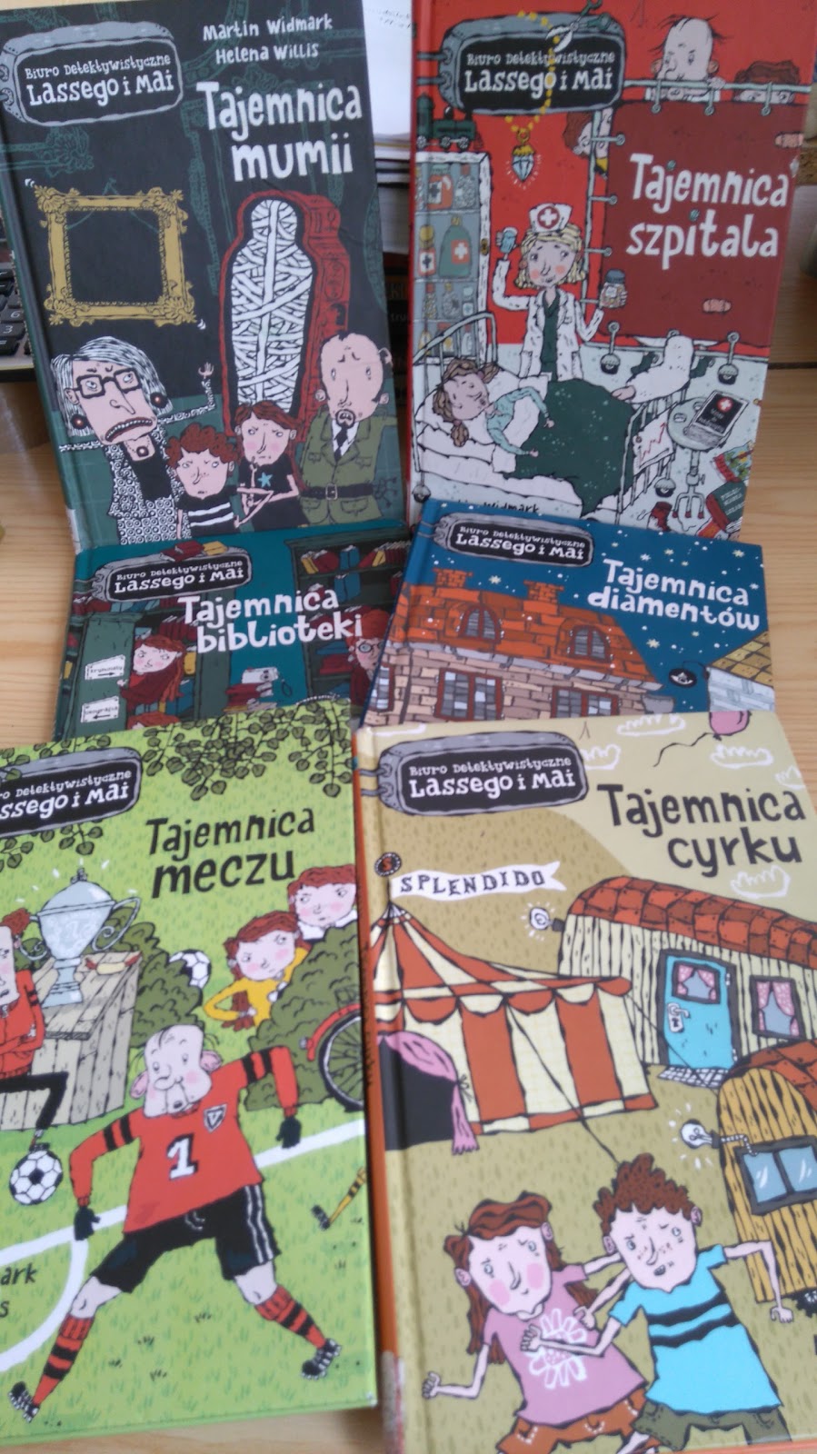 Biblioteka pod kotem Lasse i Maja