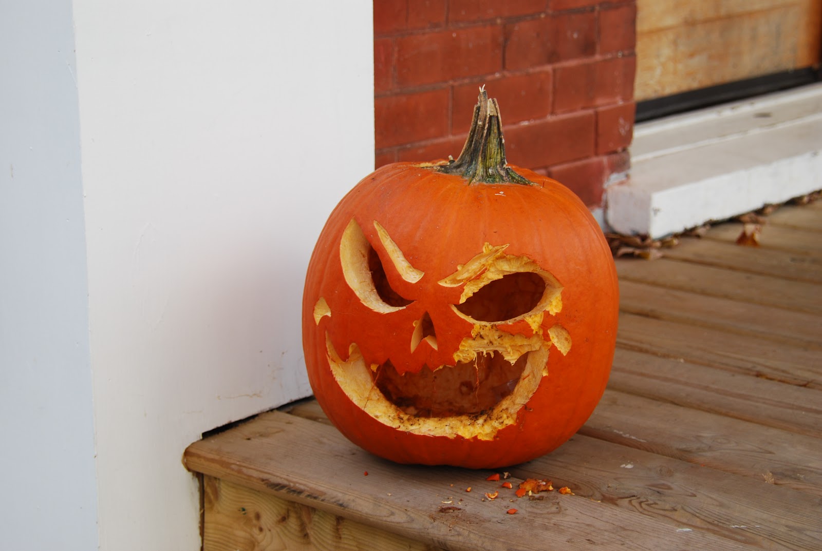 Lucas voyage!: 10-12-Halloween curving pumking, London, ON, Canada