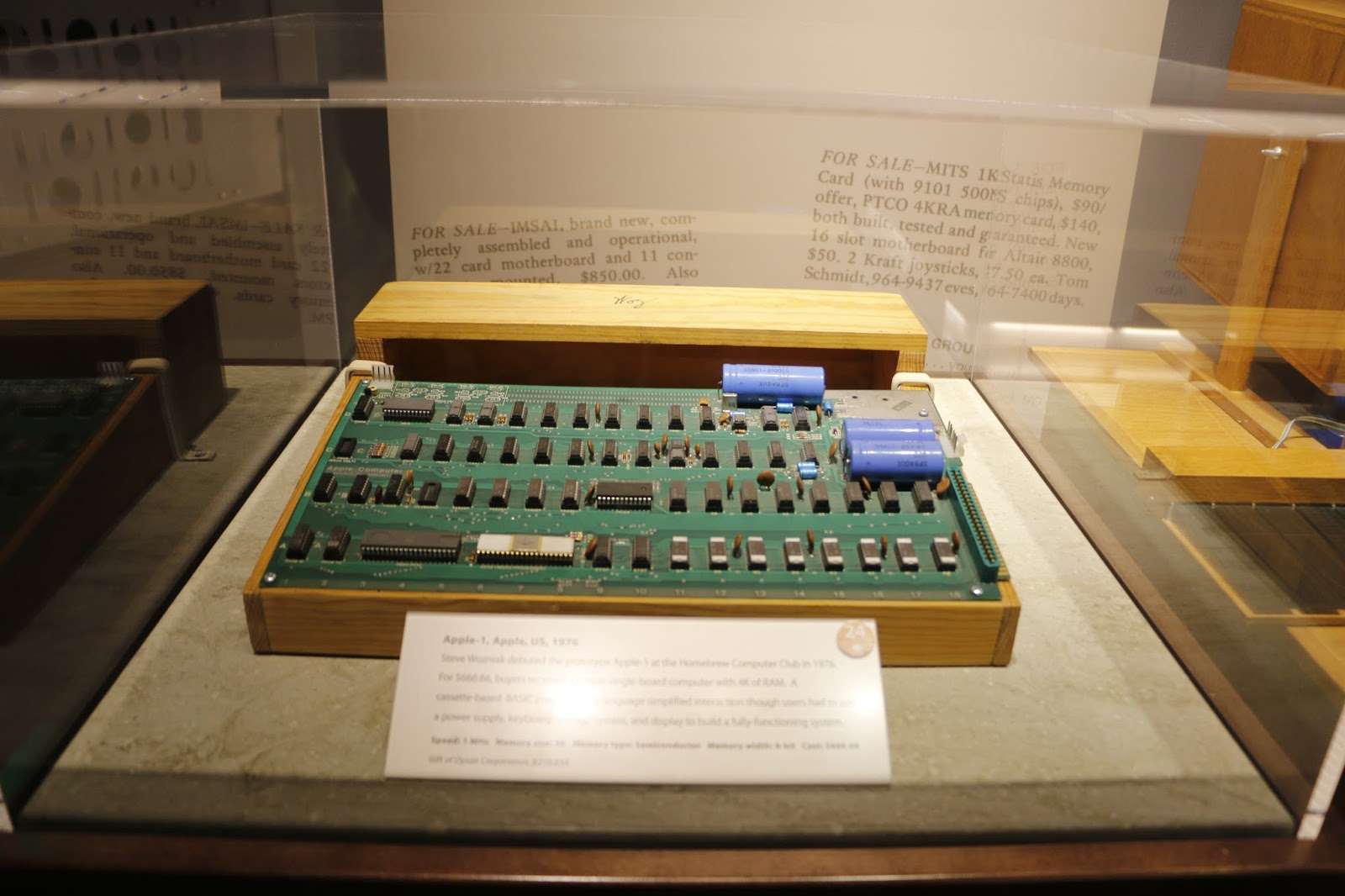 Apple i 1976. Apple 1 1976. Apple i test. самый первый пк. Apple 1 семеновская.