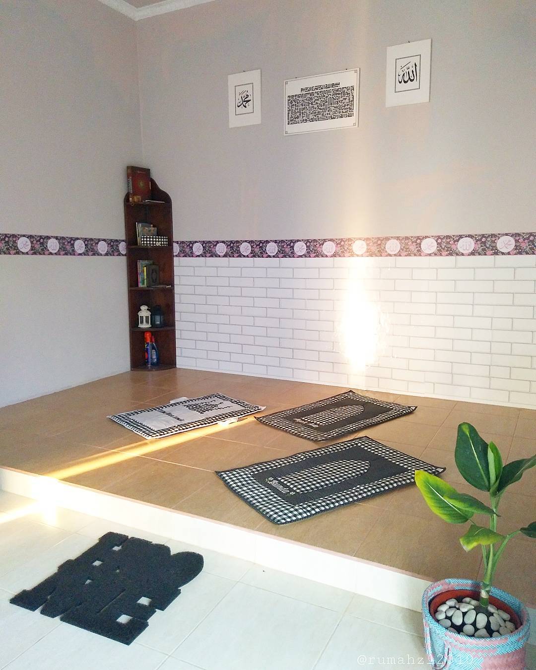 Desain Terbaru Mushola Minimalis Dalam Rumah Homeshabby Com