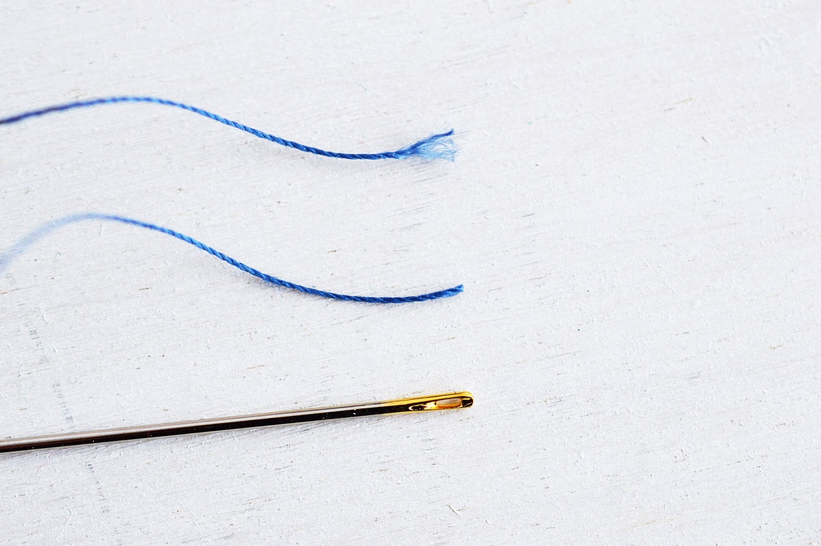 Crafter's KnowHow THREADING A SEWING NEEDLE (PROPERLY) Motte