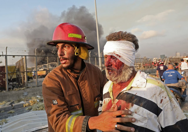 لحظات وقوع انفجار ضخم أشبه بانفجار قنبلة نووية في لبنان لحظات وقوع انفجار ضخم أشبه بانفجار قنبلة نووية في لبنان