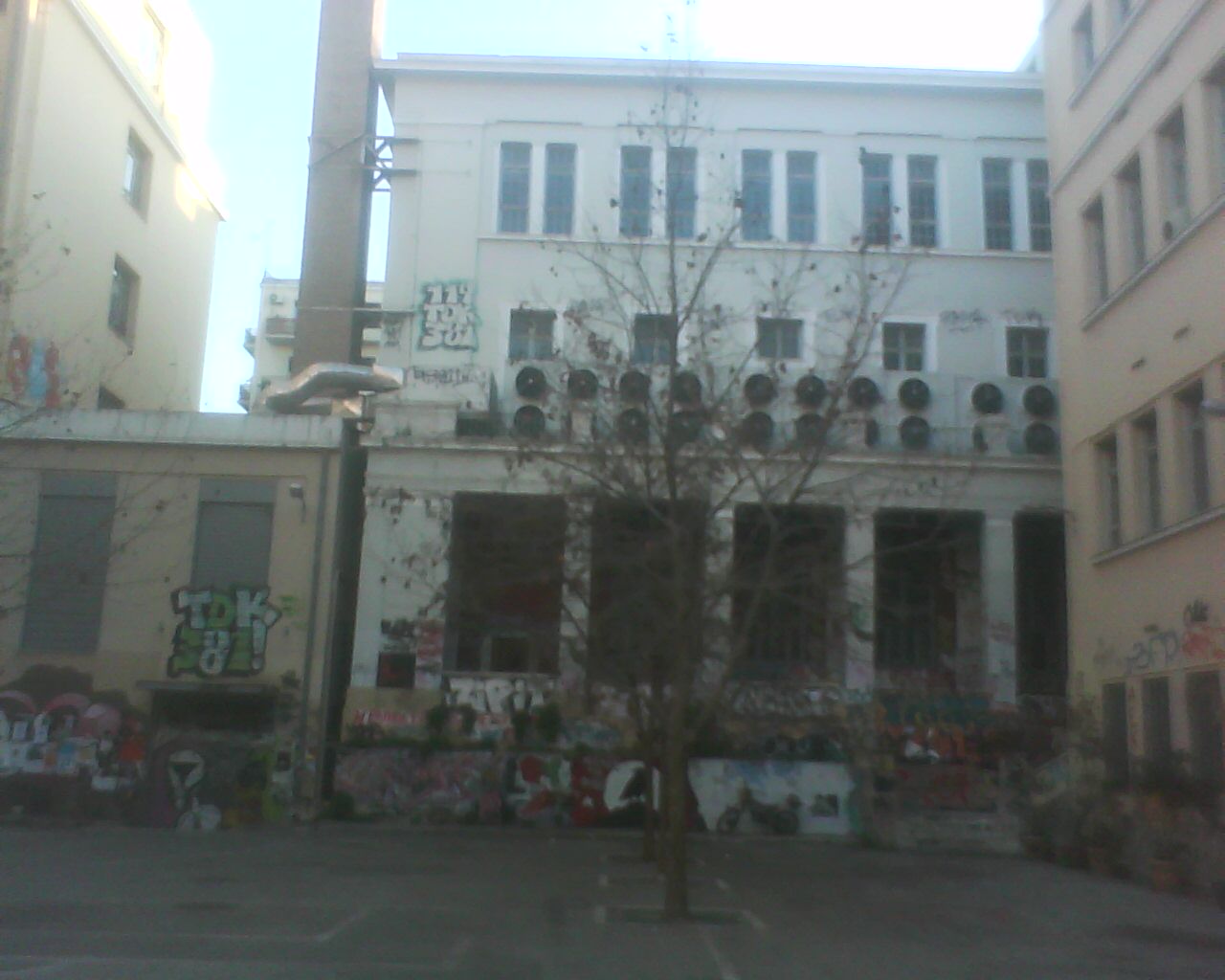 the  yard  of  the  superior  polytechnical  school  of  athens  is  a real  grafity  museum