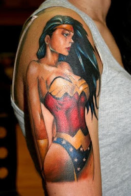 Tatuaje pin up Mujer Maravilla