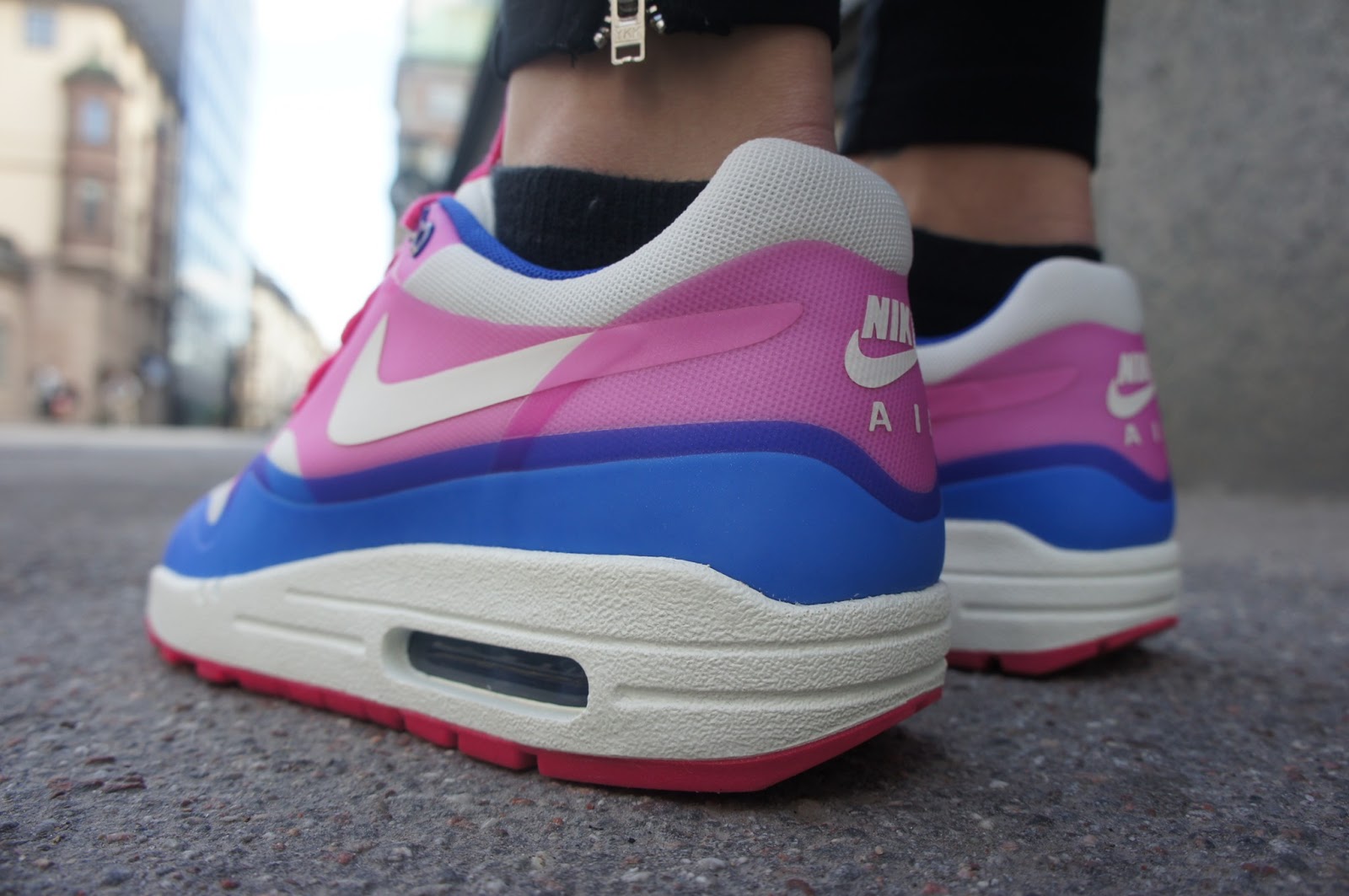 nike hyperfuse neon