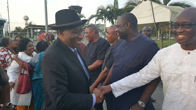 he More photos of GEJ and his wife after they arrived Nigeria