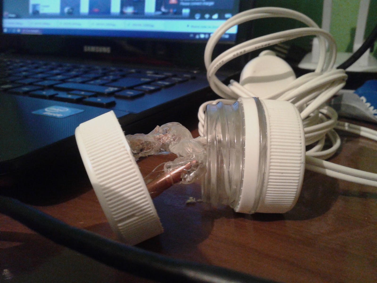 Hacer un enchufe hembra (Reciclando Botellas)