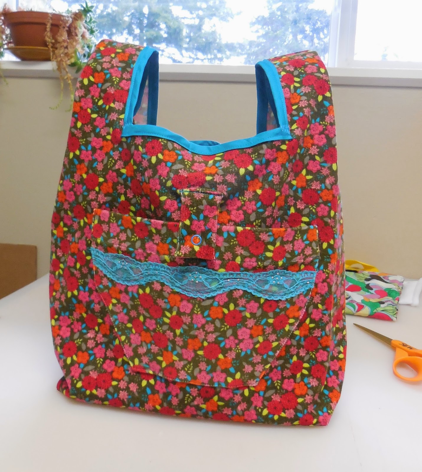 Sarah Sew Lucky Here, carry this! A reusable shopping bag sewing tutorial.