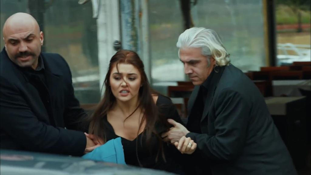 Czarna perła odcinek 41: Kenan i Aziz porywają Hazal! Dziewczyna poznaje prawdę o Halilu! [Streszczenie + Zdjęcia]