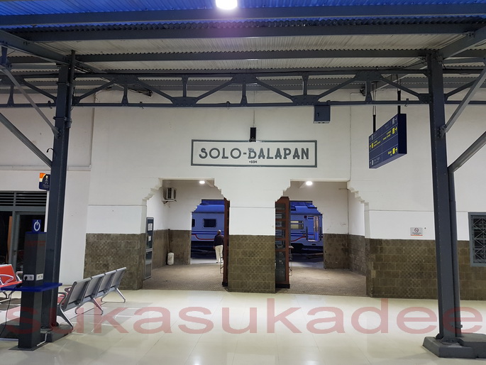 Suatu Pagi Di Stasiun Solo Balapan Sukasukadee