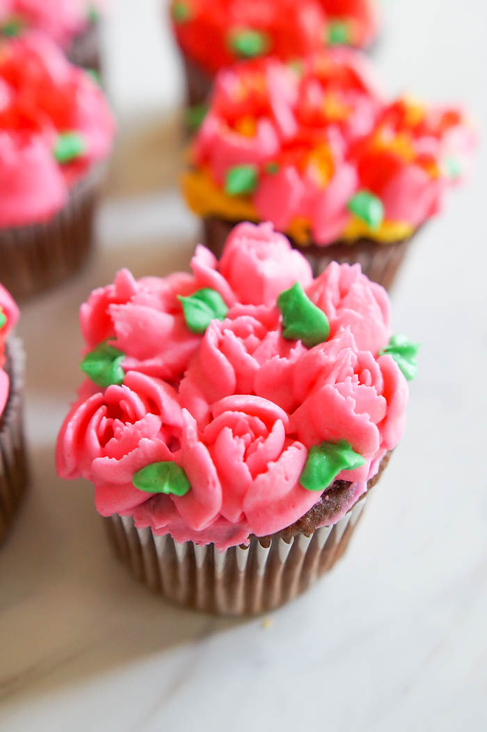 Rose Cupcakes with Russian Pastry Tips - Mom Loves Baking