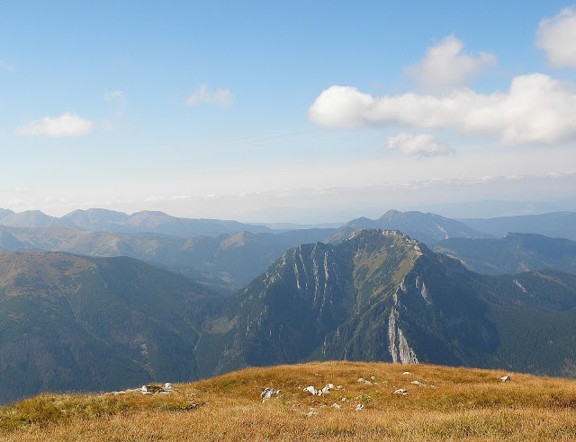 Hiking The Red Peaks in Tatra mountains. Find motivation to leave your couch this spring! P9170685