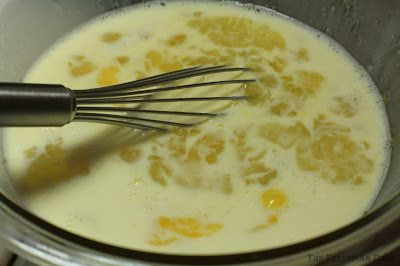 eggs, sugar, mixing together