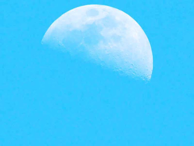 1st quarter moon, JUL 2016, blue sky