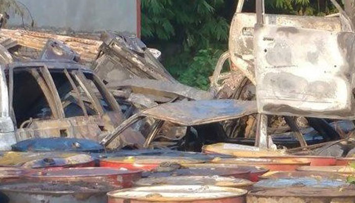 Mobil sitaan di Polda Sumut yang terbakar. Mobil sitaan di Polda Sumut yang terbakar.