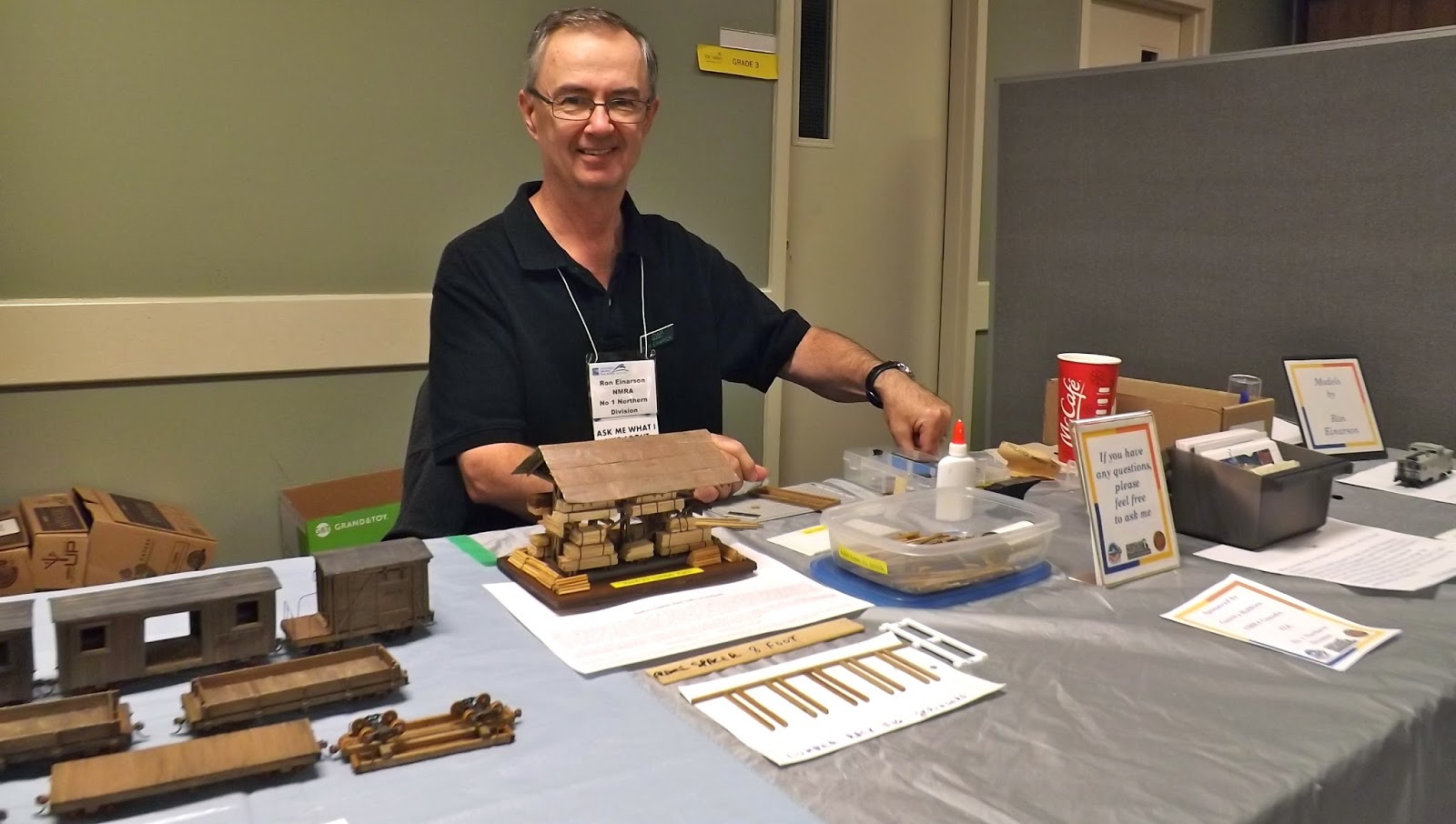 Winnipeg Model Railroad Club Winnipeg Model Railroad Club members show