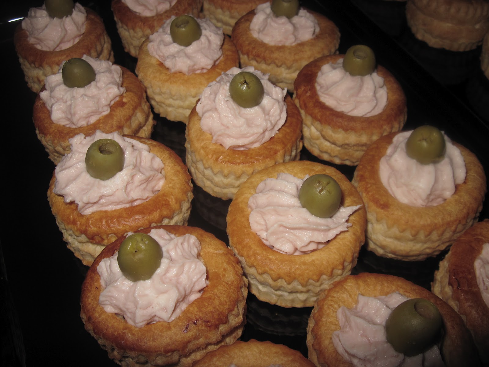 Le ricette di Nonna Celeste Voulevant con mousse di prosciutto cotto