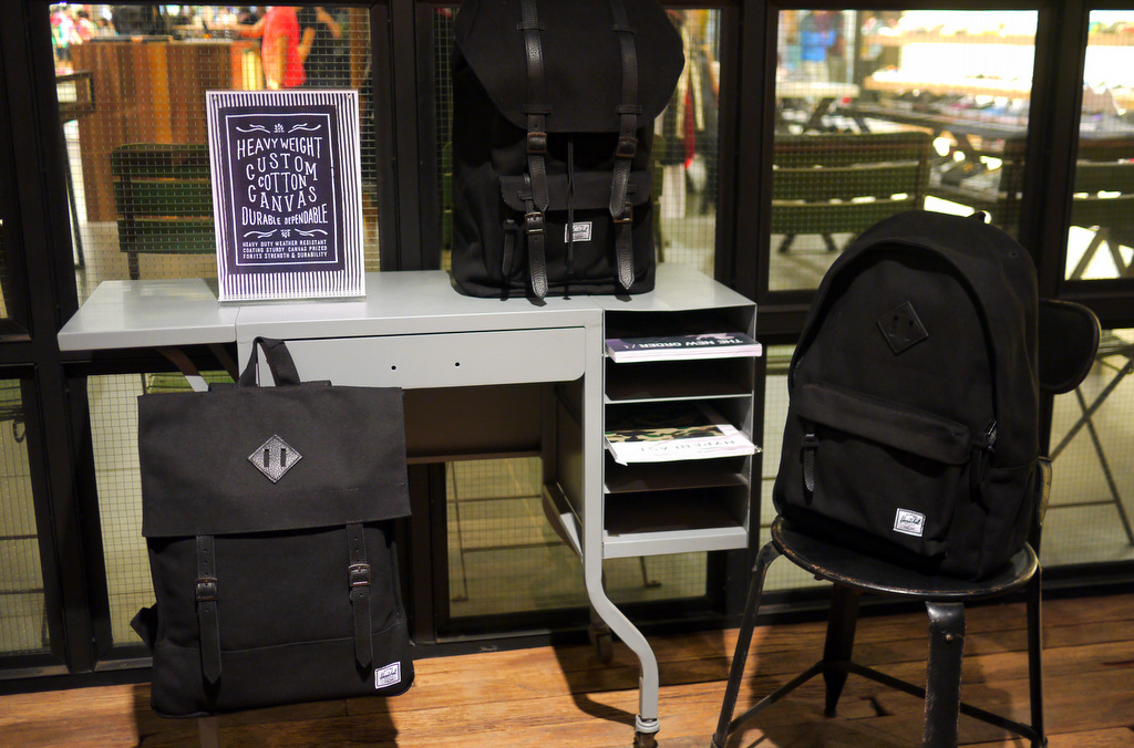 CROSSOVER THE HERSCHEL SUPPLY CO.