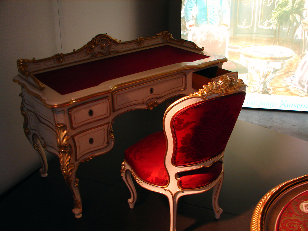 loveisspeed....... hofmobiliendepot imperial furniture collection from